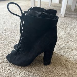Black heels with detail tie in front